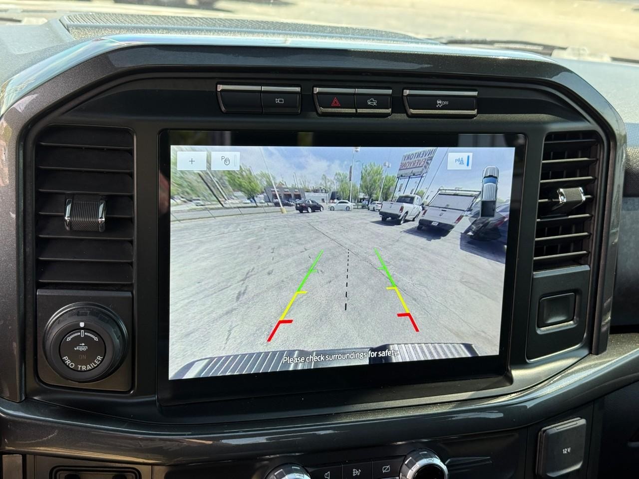 Ford F-150 Vehicle Full-screen Gallery Image 19