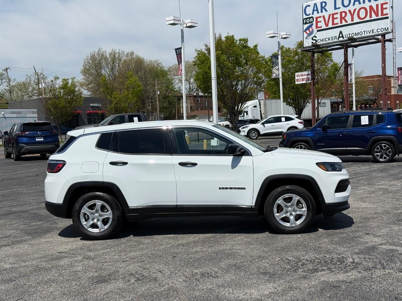 Jeep Compass Vehicle Full-screen Gallery Image 05