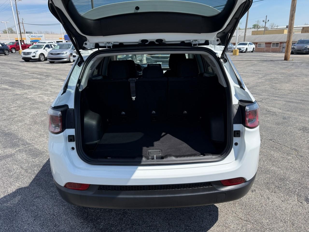 Jeep Compass Vehicle Full-screen Gallery Image 08