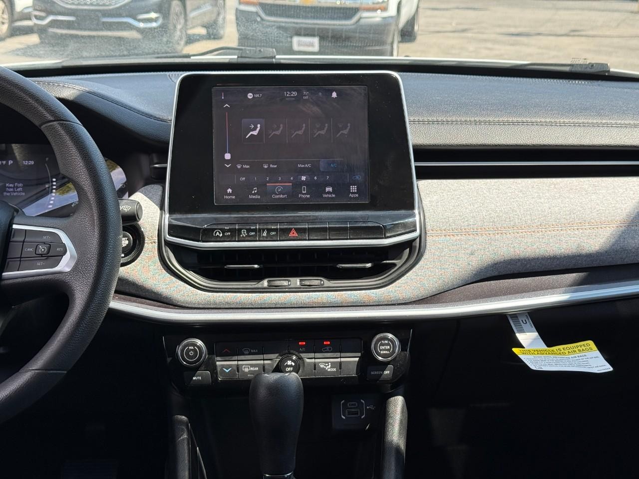 Jeep Compass Vehicle Full-screen Gallery Image 14