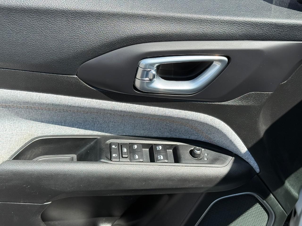 Jeep Compass Vehicle Full-screen Gallery Image 17