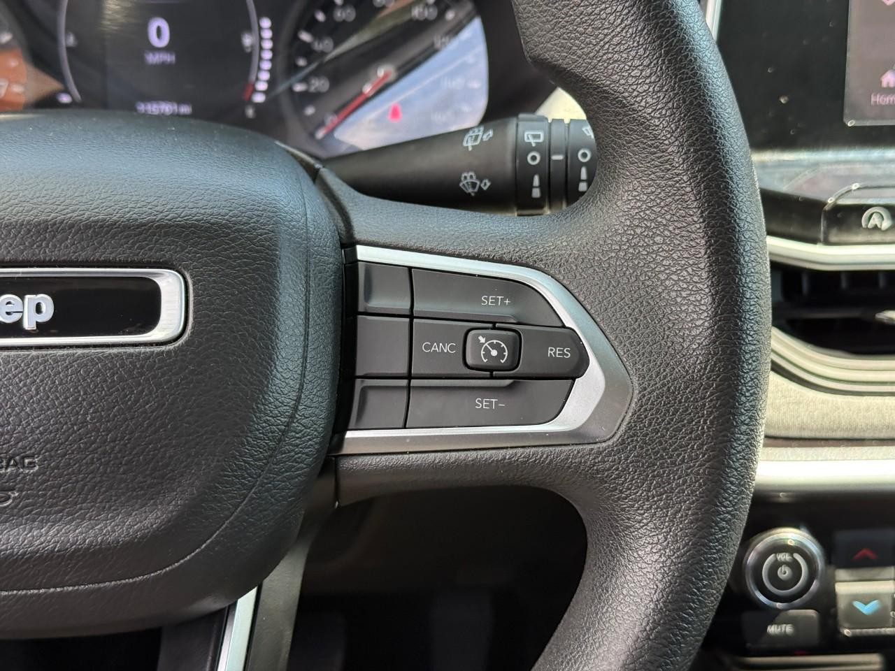 Jeep Compass Vehicle Full-screen Gallery Image 21