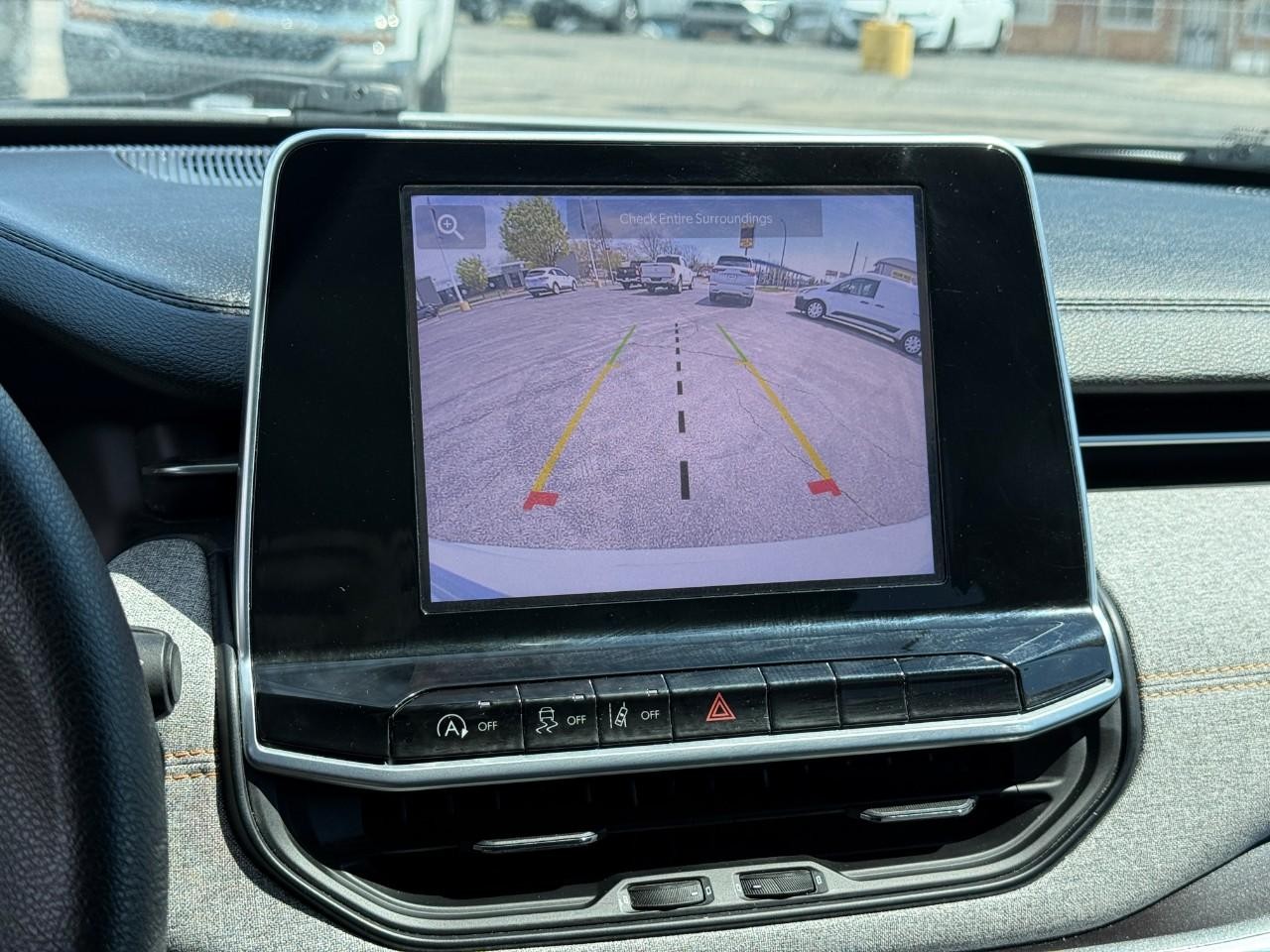 Jeep Compass Vehicle Full-screen Gallery Image 23