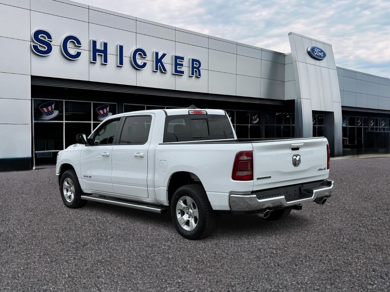 Ram 1500 Vehicle Full-screen Gallery Image 03