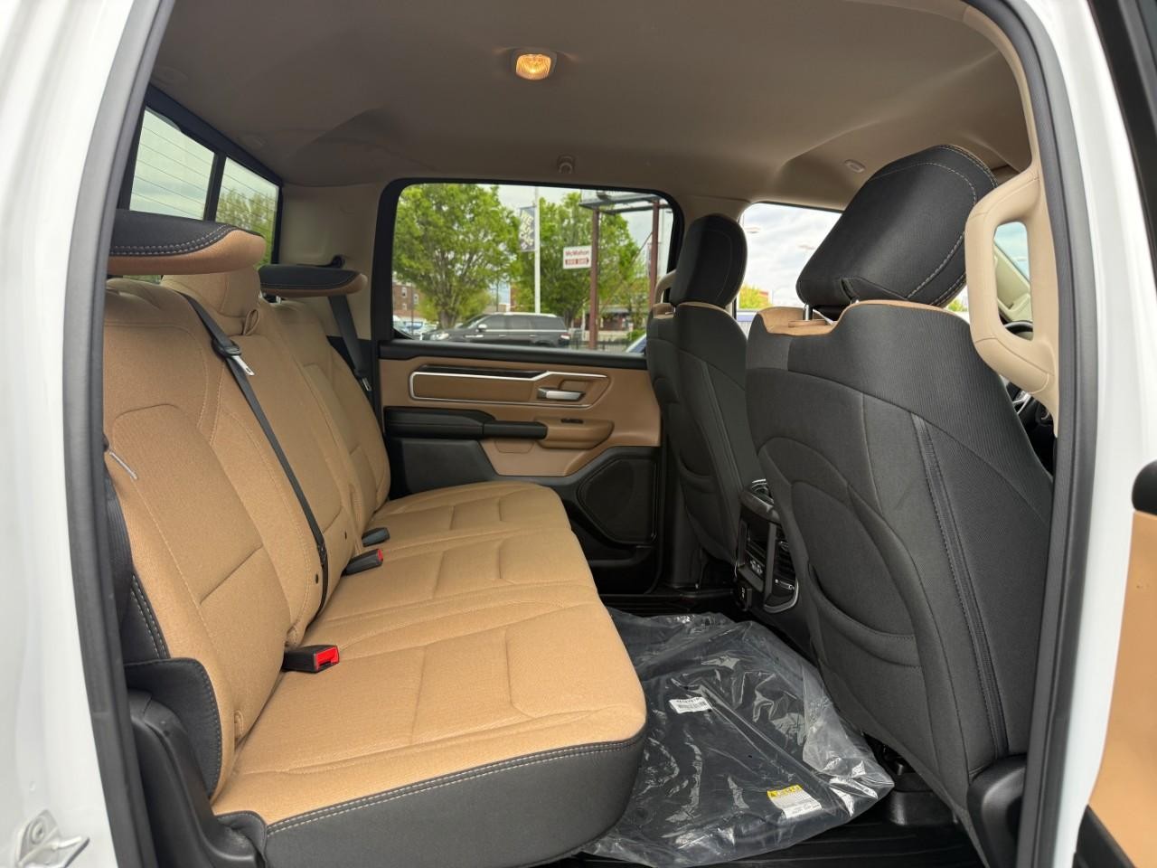 Ram 1500 Vehicle Full-screen Gallery Image 10