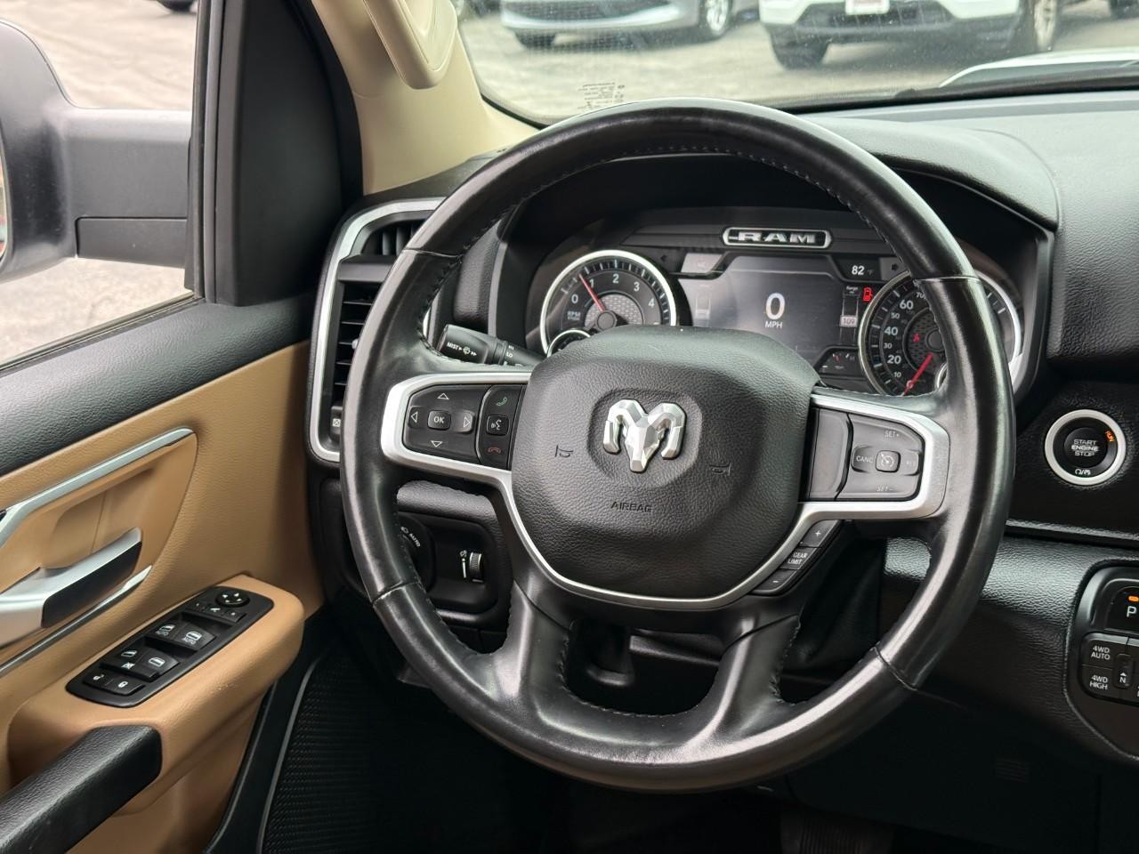 Ram 1500 Vehicle Full-screen Gallery Image 12