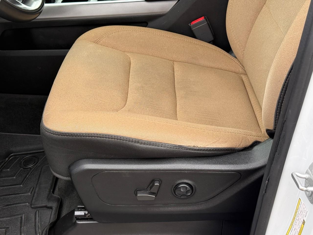 Ram 1500 Vehicle Full-screen Gallery Image 16