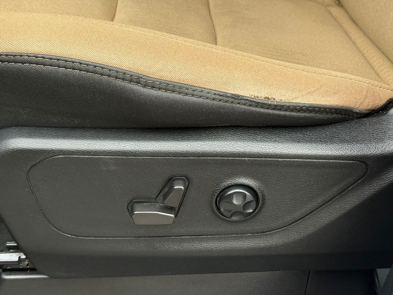 Ram 1500 Vehicle Full-screen Gallery Image 17