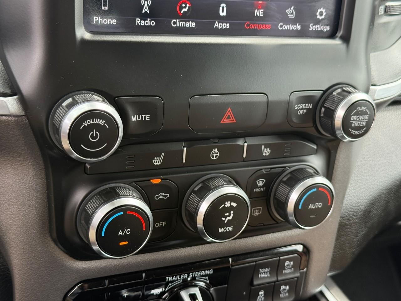 Ram 1500 Vehicle Full-screen Gallery Image 22