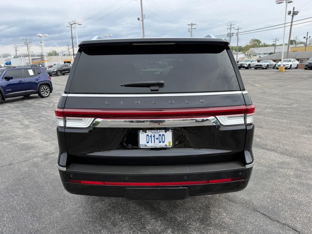 Lincoln Navigator Vehicle Full-screen Gallery Image 08