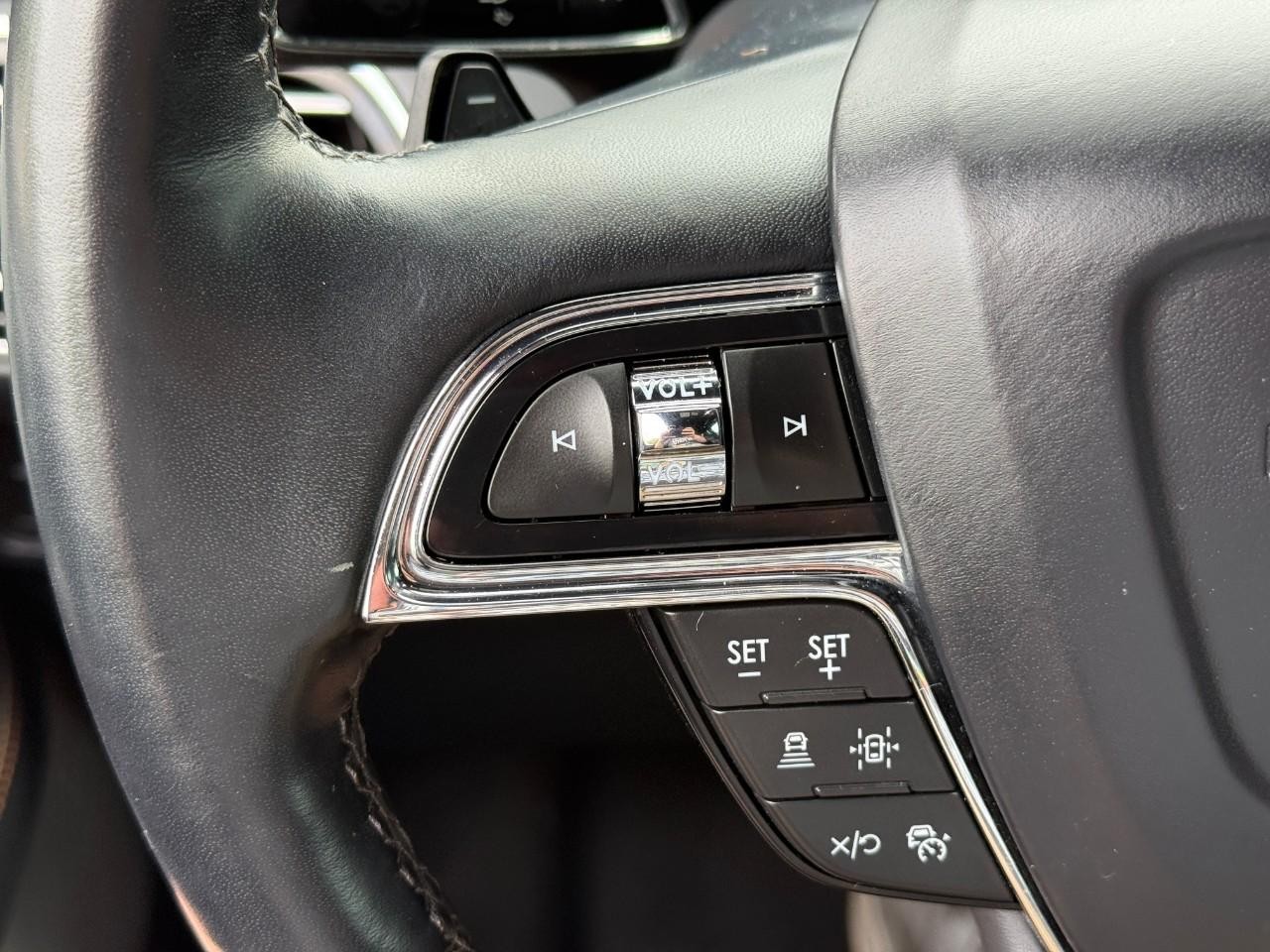 Lincoln Navigator Vehicle Full-screen Gallery Image 19