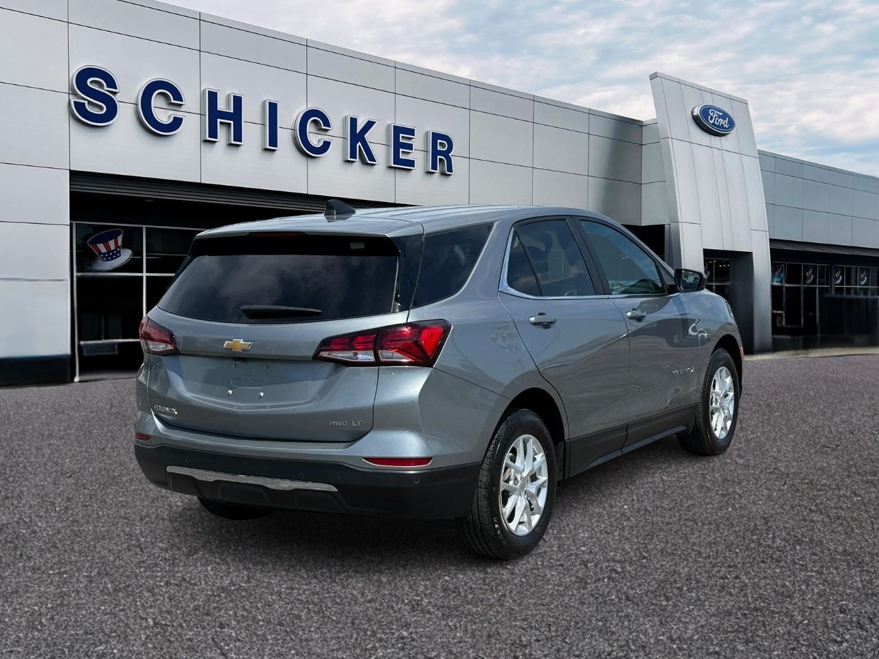 Chevrolet Equinox Vehicle Full-screen Gallery Image 02