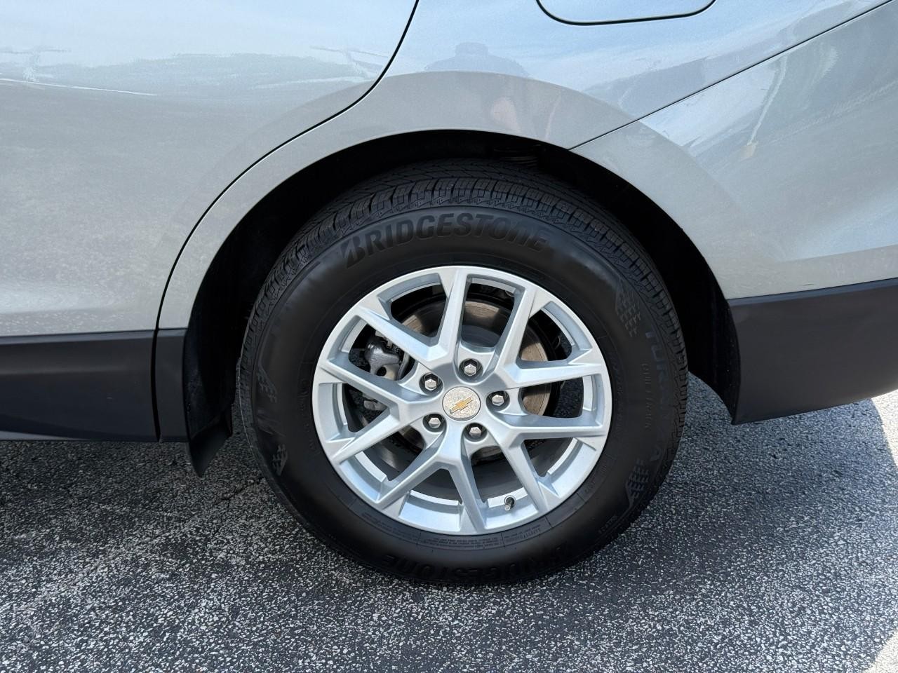 Chevrolet Equinox Vehicle Full-screen Gallery Image 06