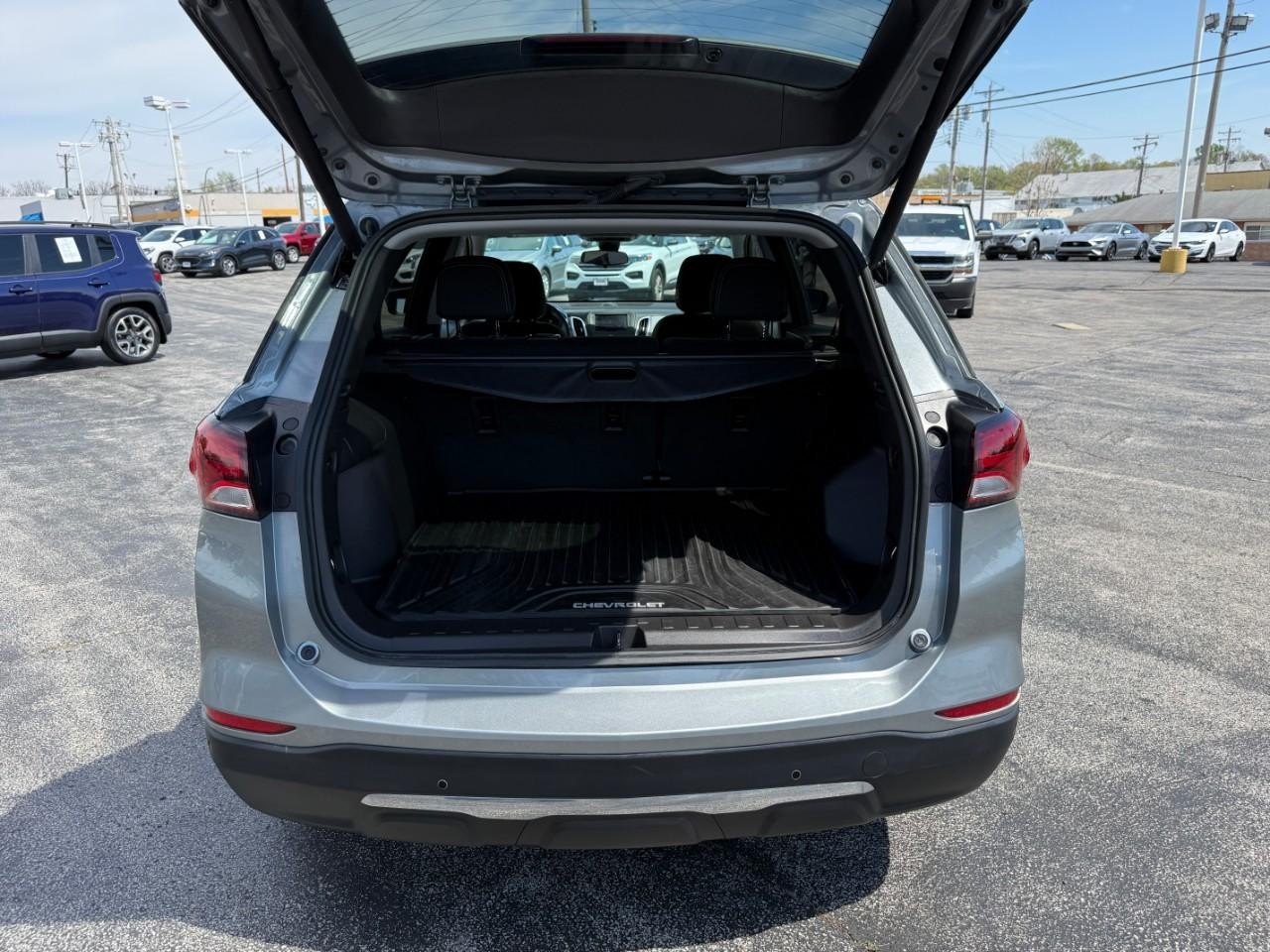 Chevrolet Equinox Vehicle Full-screen Gallery Image 07