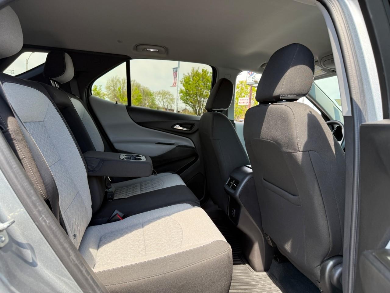 Chevrolet Equinox Vehicle Full-screen Gallery Image 10