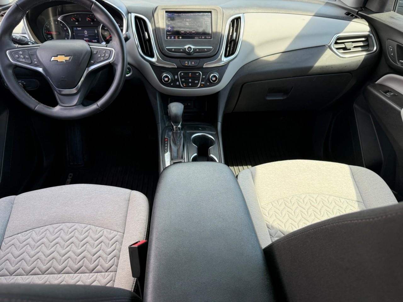 Chevrolet Equinox Vehicle Full-screen Gallery Image 11