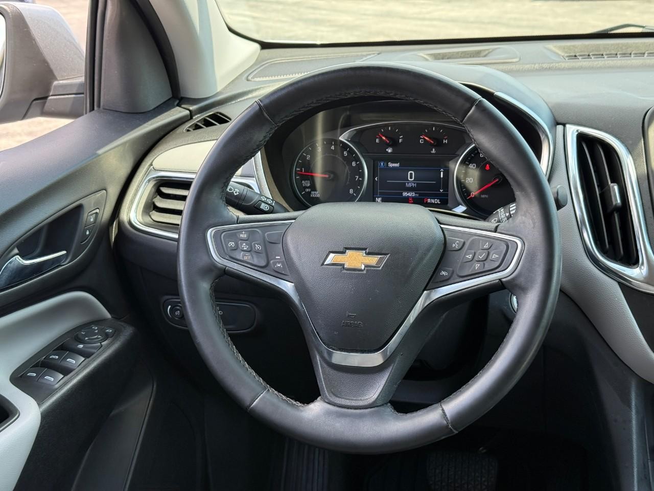 Chevrolet Equinox Vehicle Full-screen Gallery Image 12