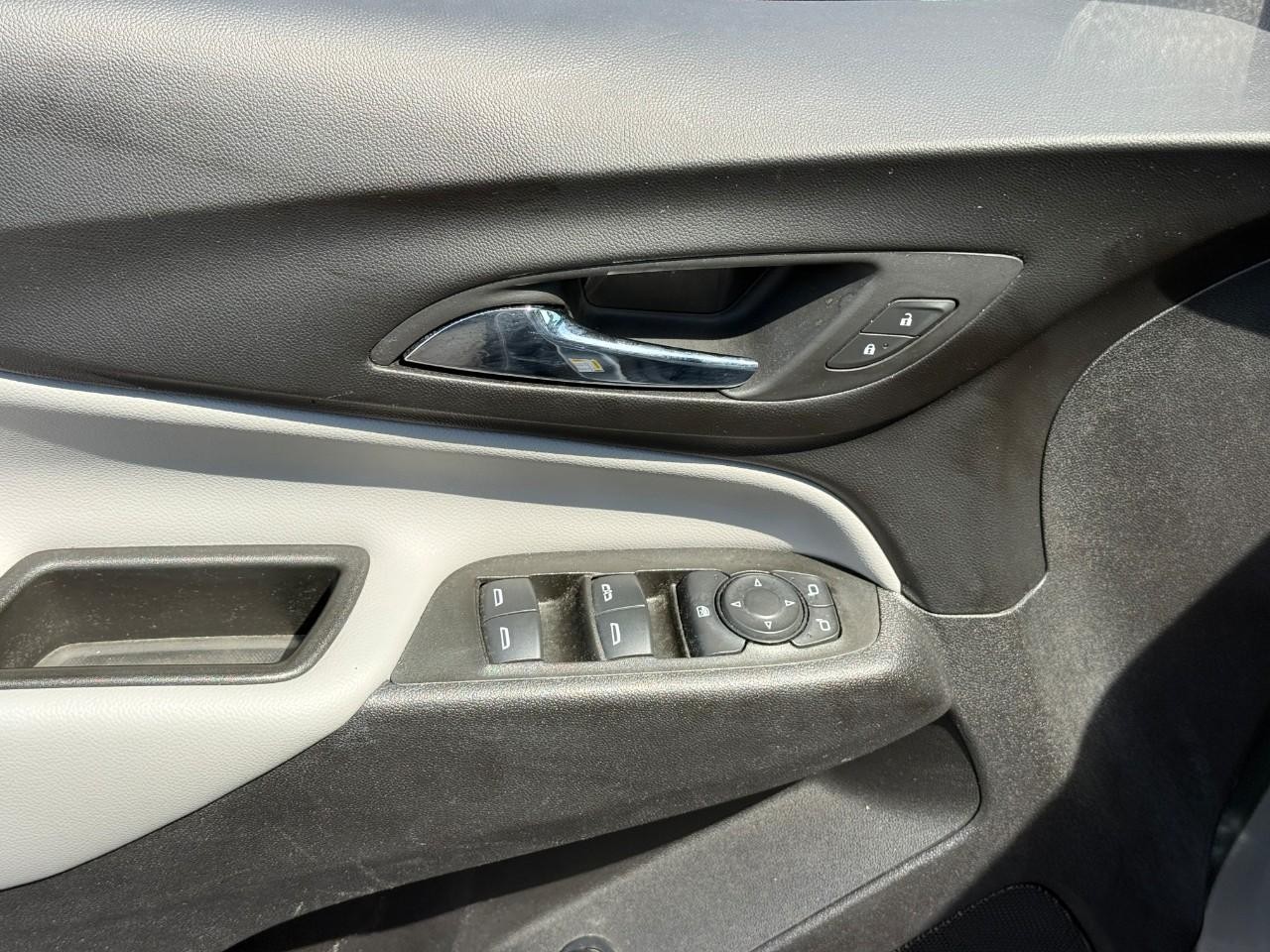 Chevrolet Equinox Vehicle Full-screen Gallery Image 15