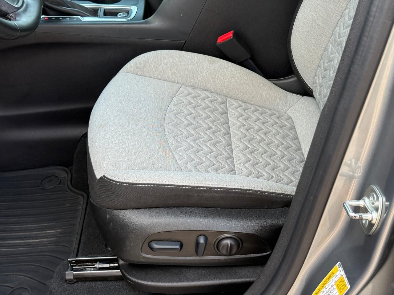 Chevrolet Equinox Vehicle Full-screen Gallery Image 16