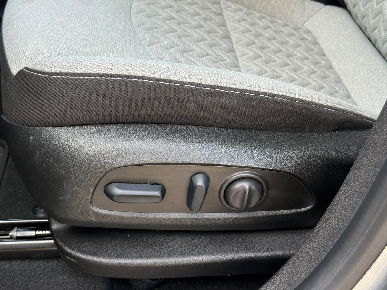 Chevrolet Equinox Vehicle Full-screen Gallery Image 17