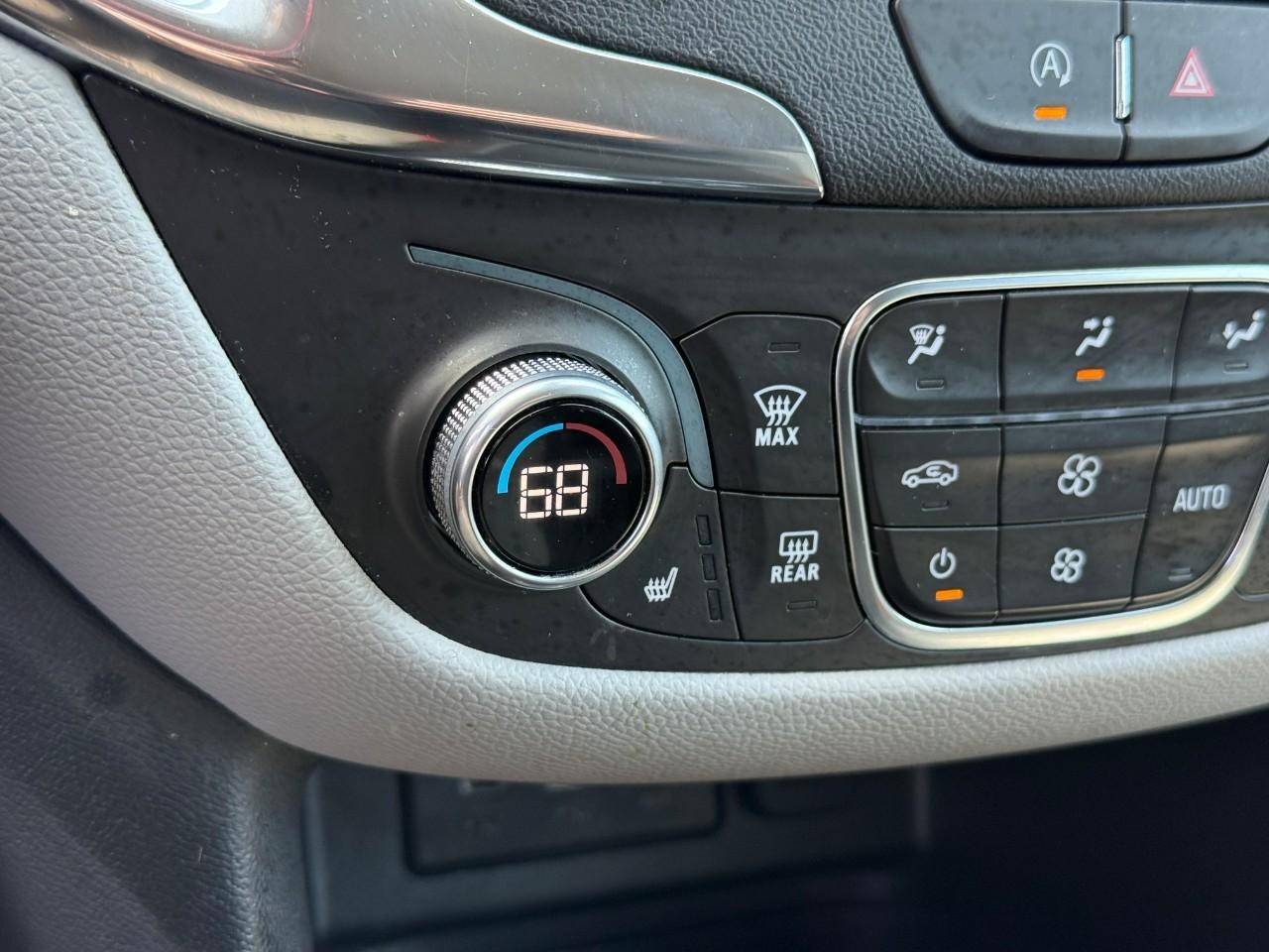 Chevrolet Equinox Vehicle Full-screen Gallery Image 21