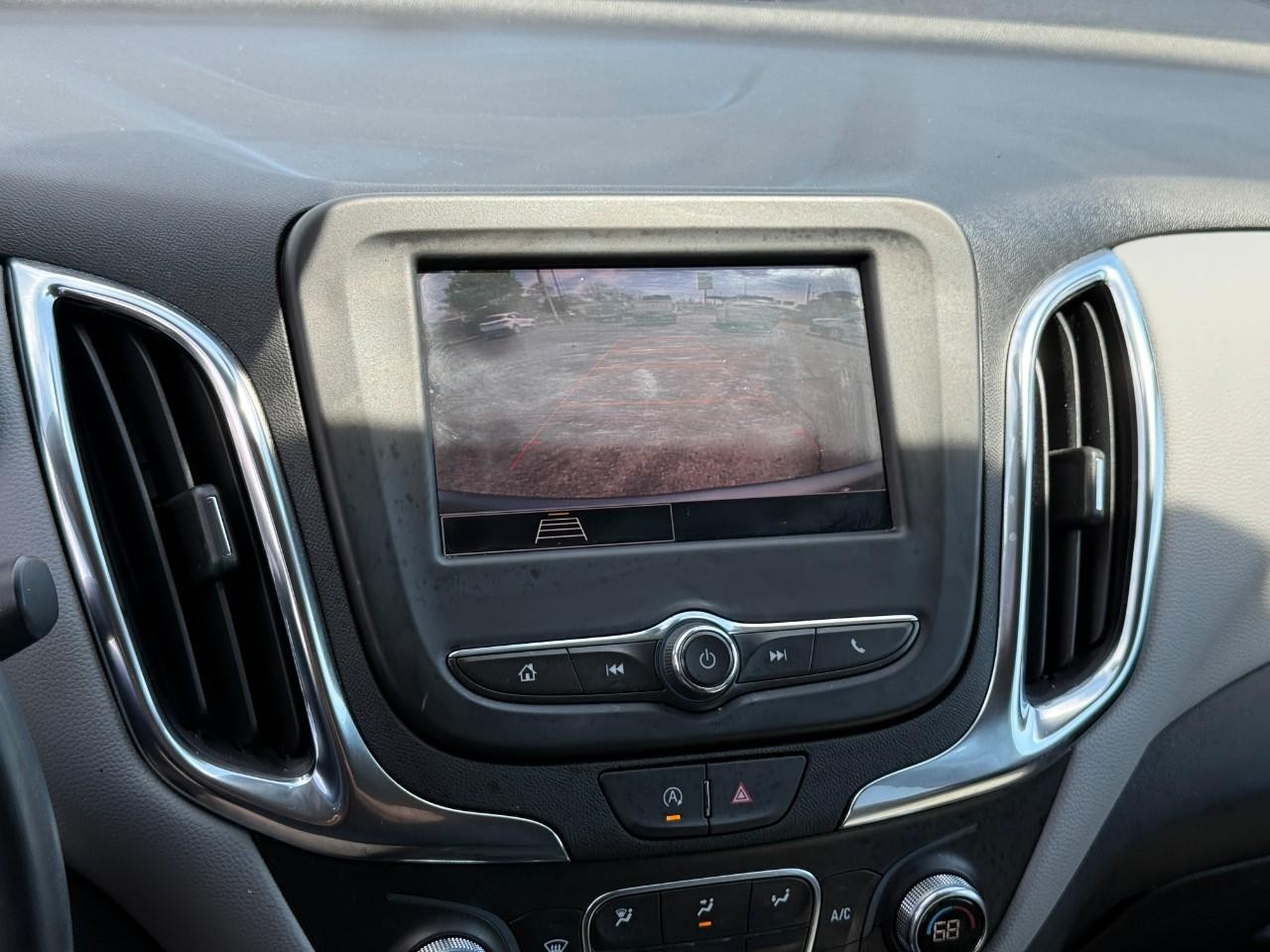 Chevrolet Equinox Vehicle Full-screen Gallery Image 23