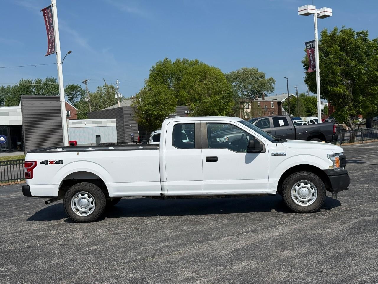 Ford F-150 Vehicle Full-screen Gallery Image 05