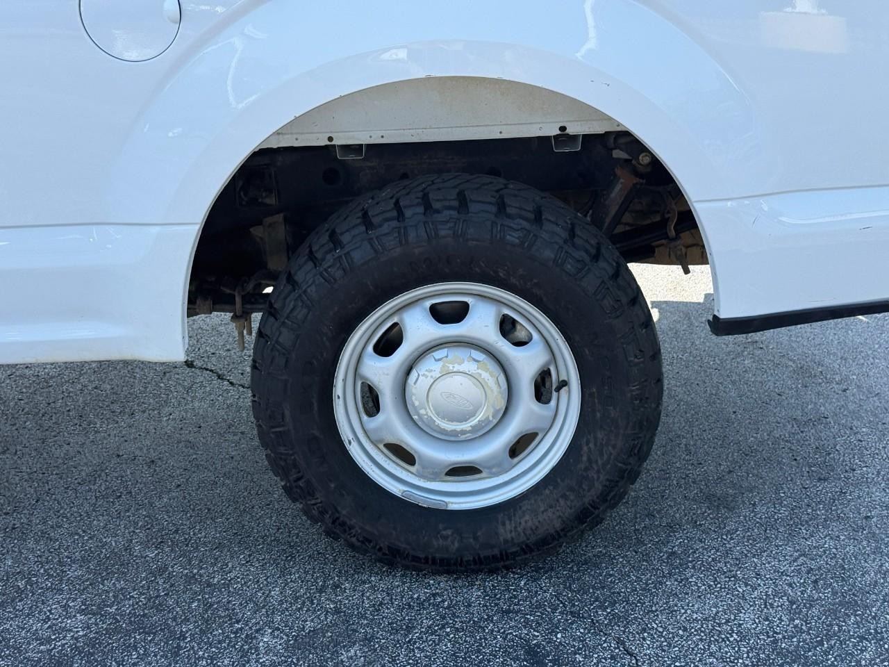 Ford F-150 Vehicle Full-screen Gallery Image 06