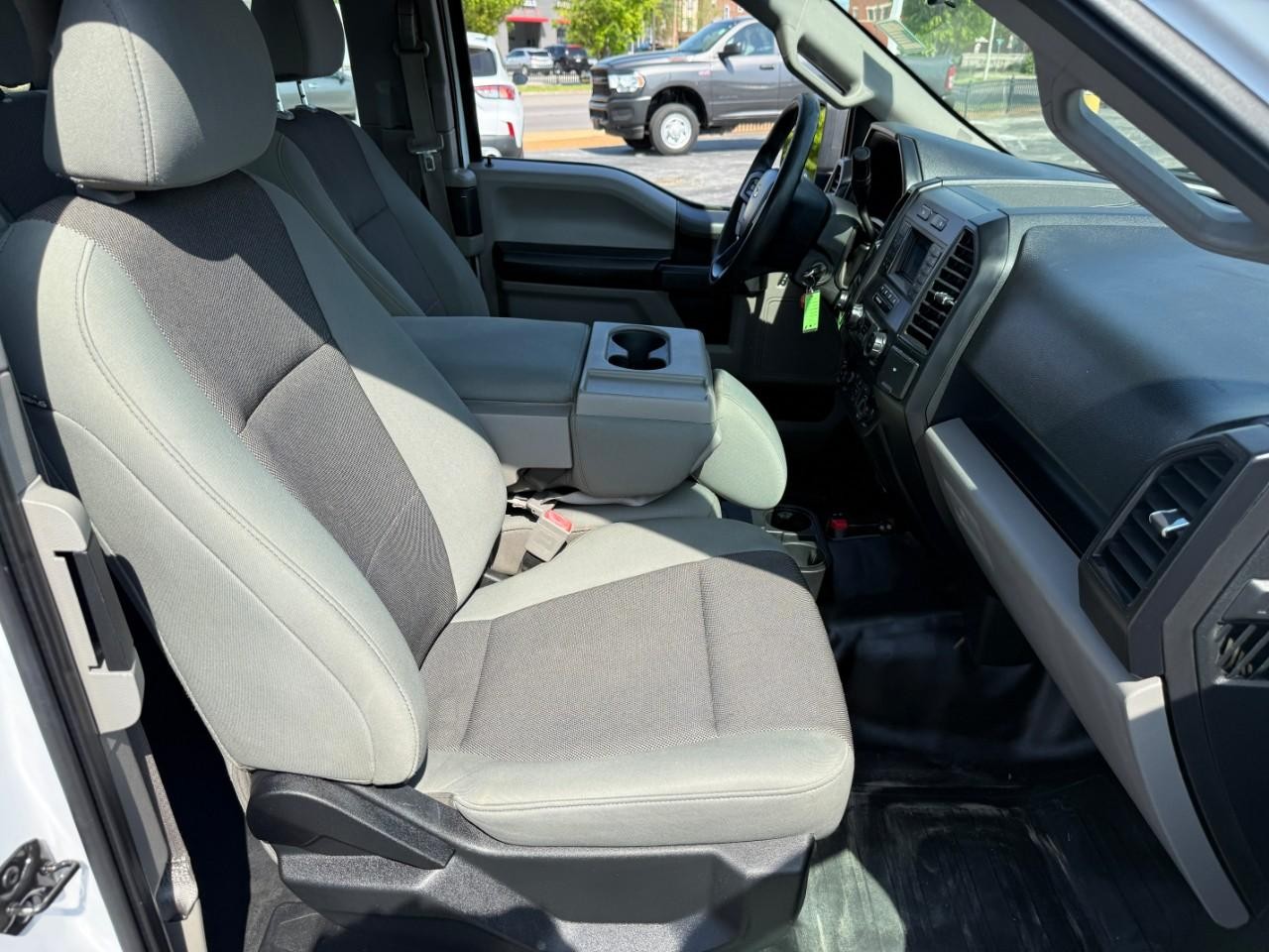 Ford F-150 Vehicle Full-screen Gallery Image 11