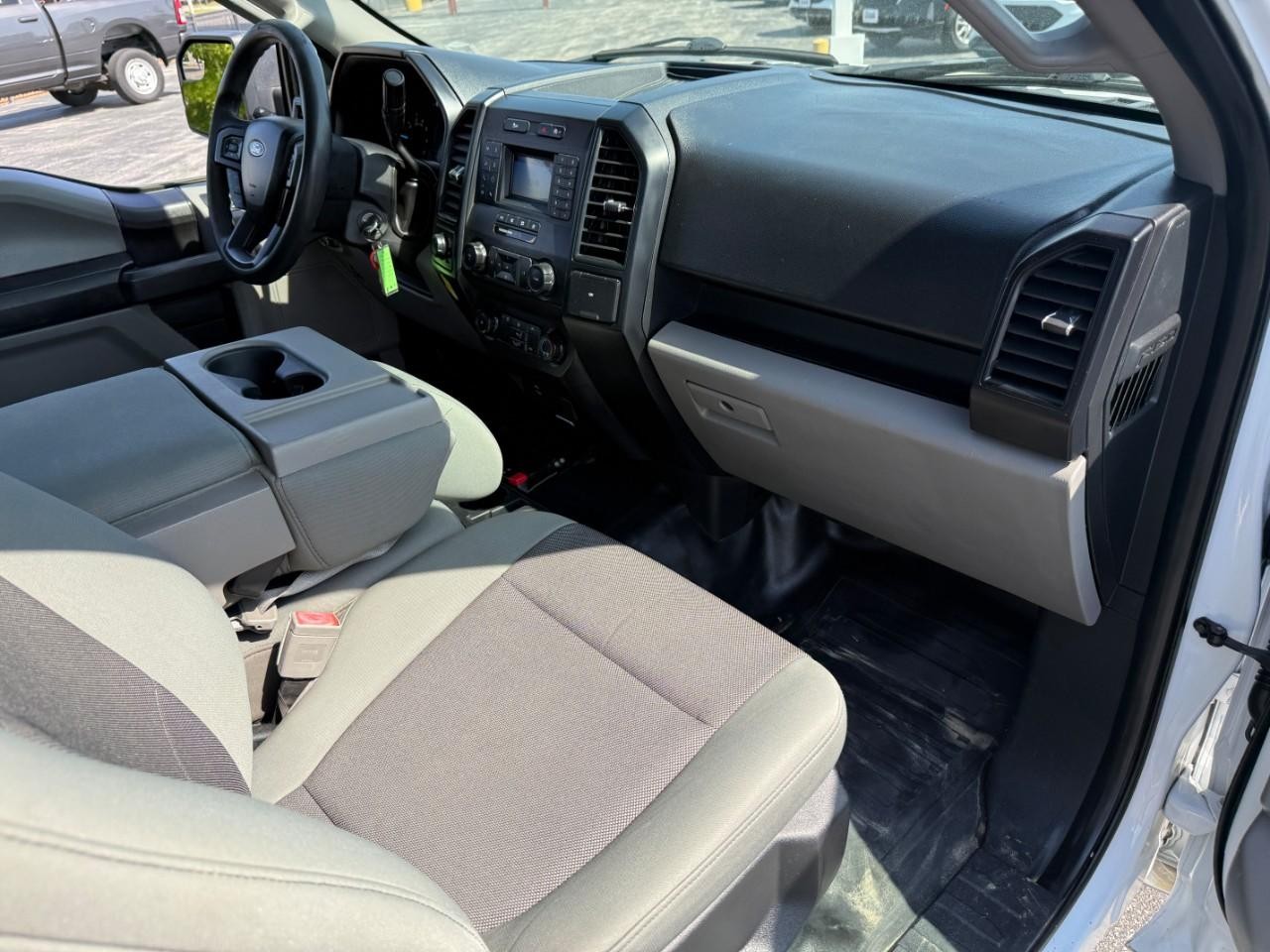 Ford F-150 Vehicle Full-screen Gallery Image 12