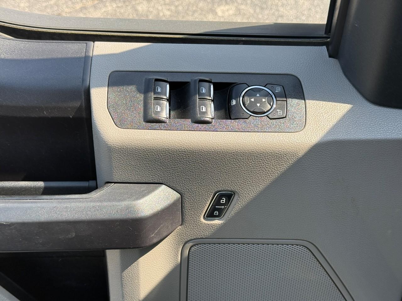Ford F-150 Vehicle Full-screen Gallery Image 13