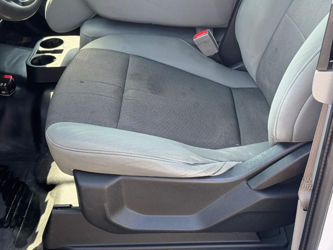 Ford F-150 Vehicle Full-screen Gallery Image 14