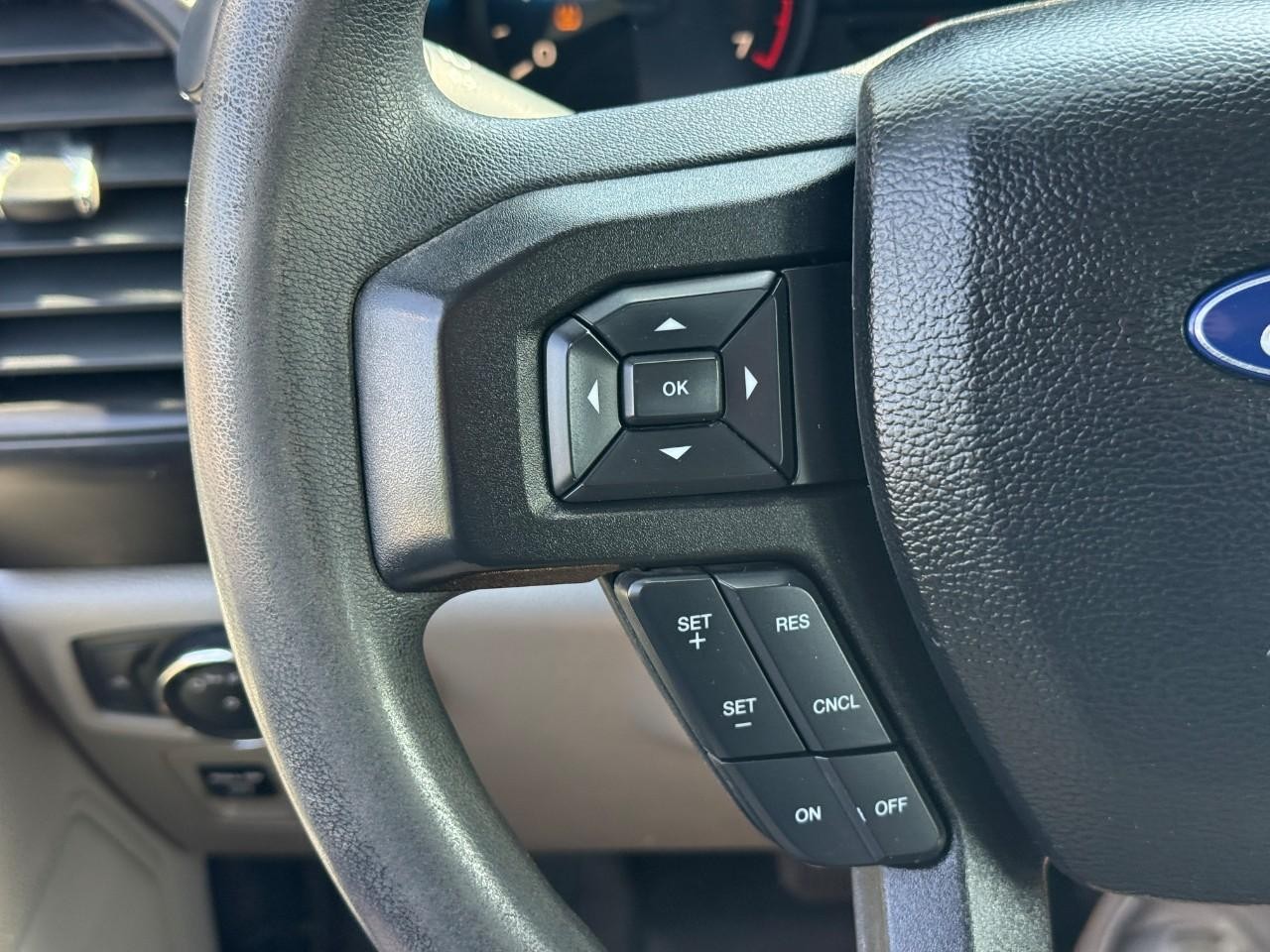 Ford F-150 Vehicle Full-screen Gallery Image 15