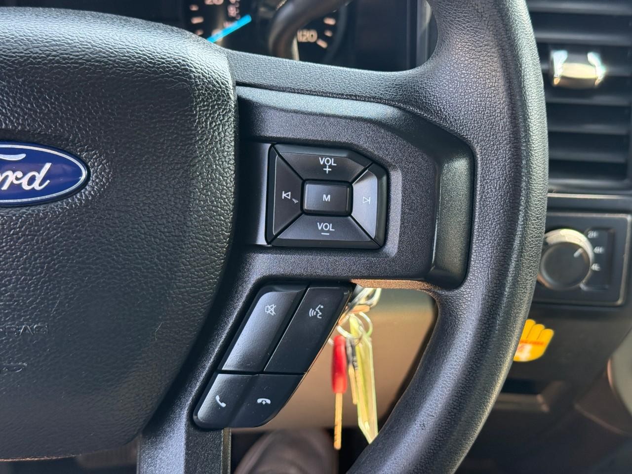 Ford F-150 Vehicle Full-screen Gallery Image 16