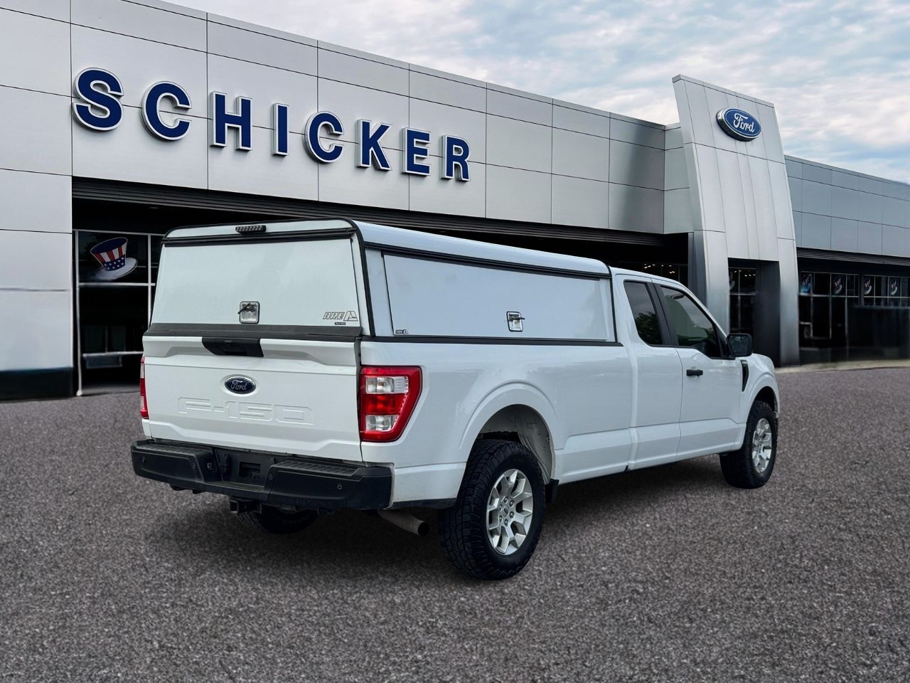 Ford F-150 Vehicle Full-screen Gallery Image 02