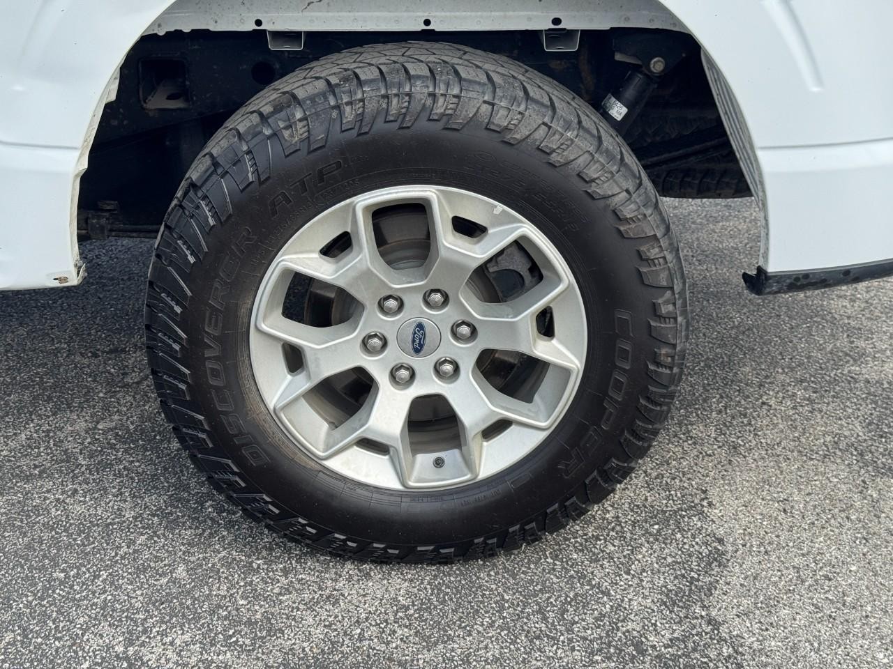 Ford F-150 Vehicle Full-screen Gallery Image 07