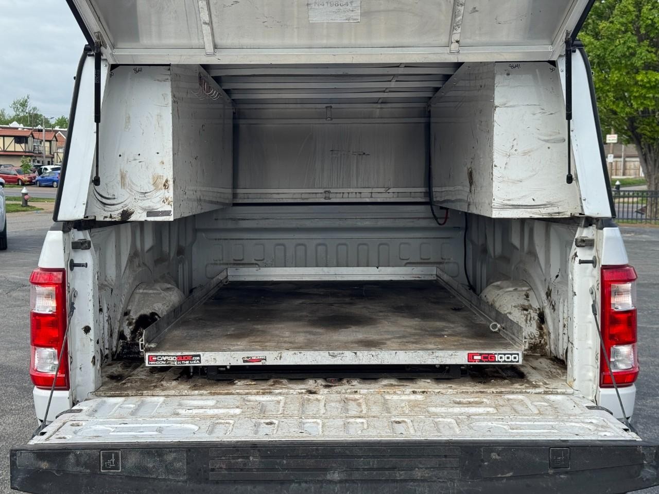Ford F-150 Vehicle Full-screen Gallery Image 09