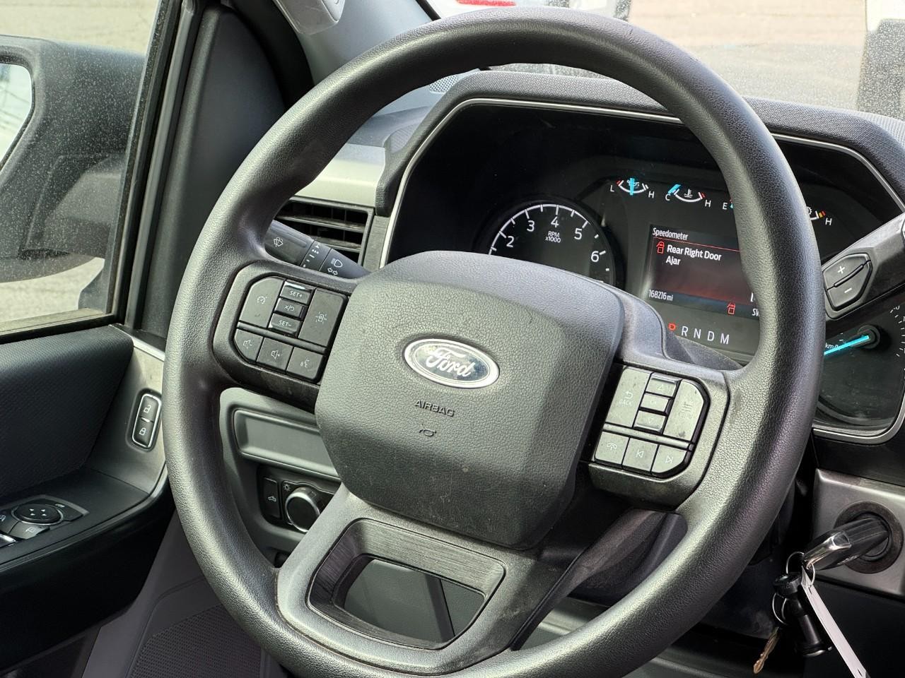 Ford F-150 Vehicle Full-screen Gallery Image 12