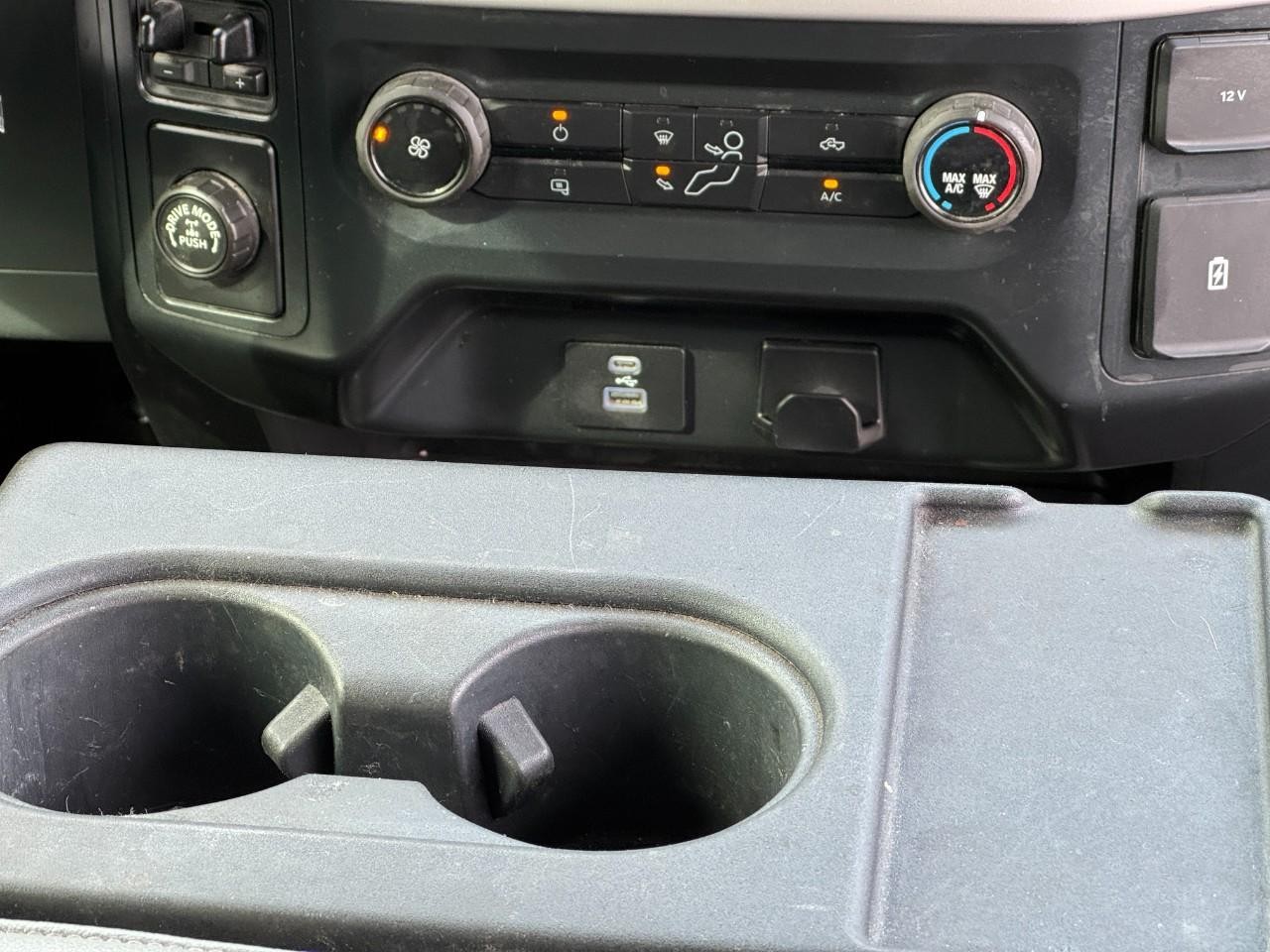 Ford F-150 Vehicle Full-screen Gallery Image 14