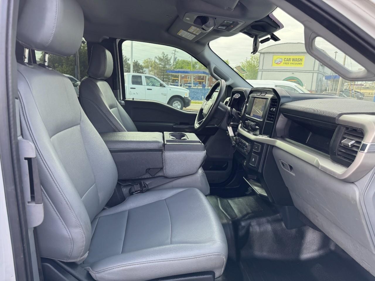 Ford F-150 Vehicle Full-screen Gallery Image 15
