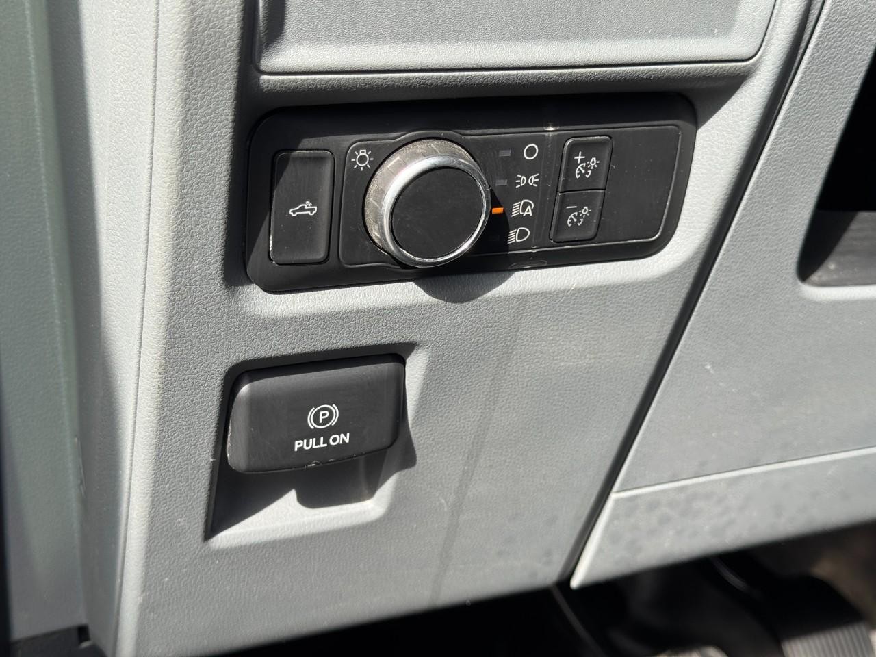 Ford F-150 Vehicle Full-screen Gallery Image 16