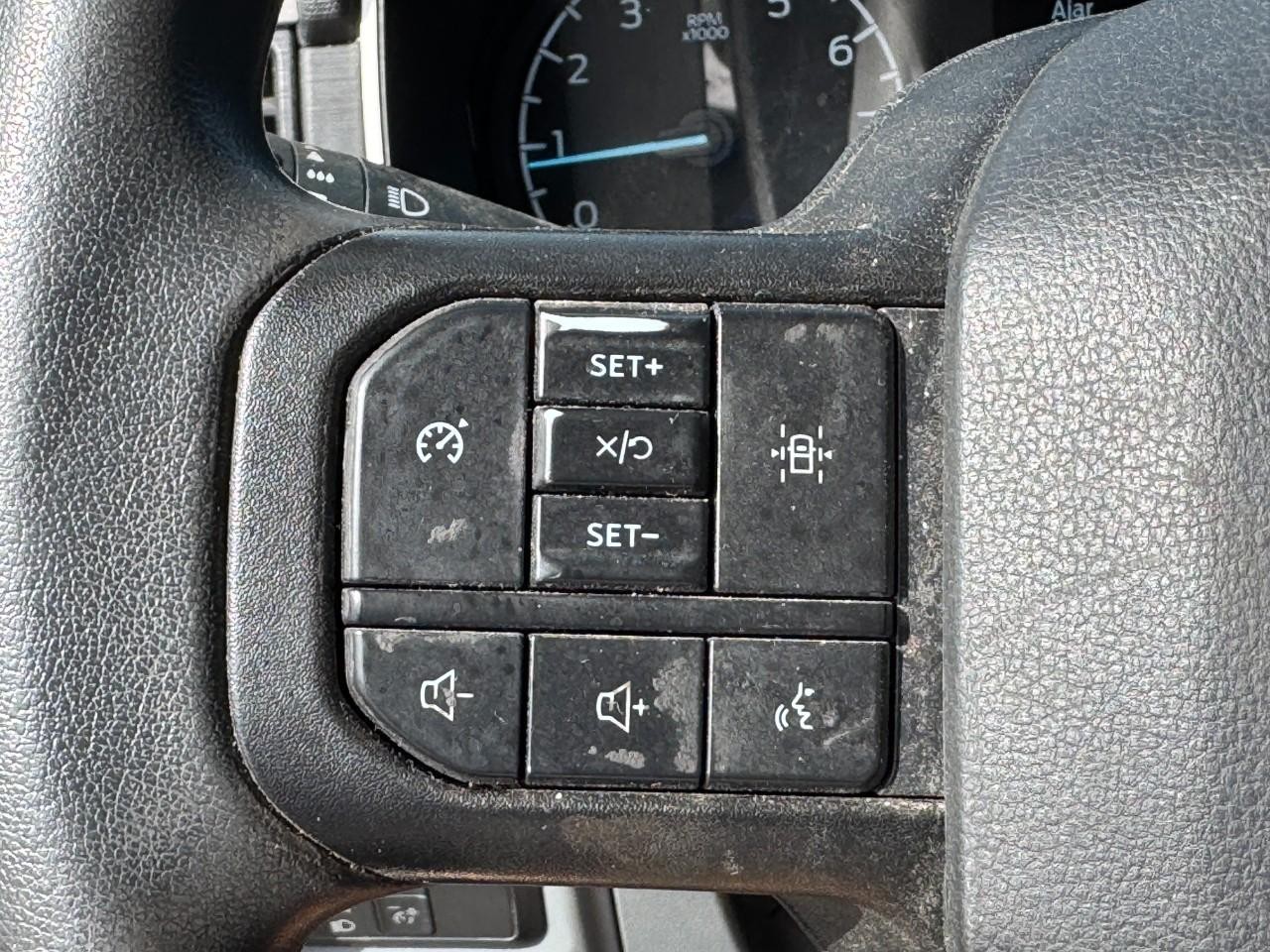 Ford F-150 Vehicle Full-screen Gallery Image 17