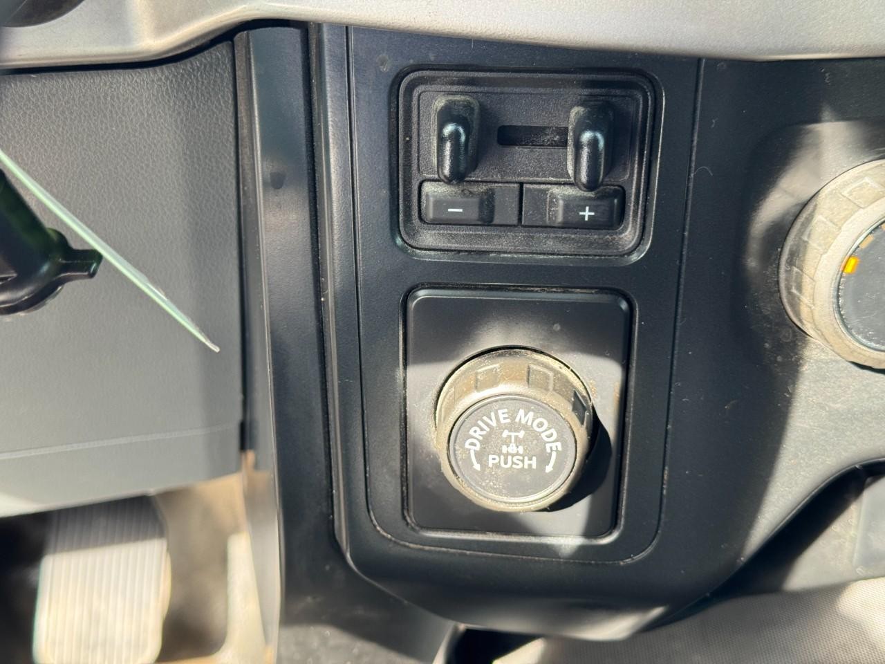Ford F-150 Vehicle Full-screen Gallery Image 21