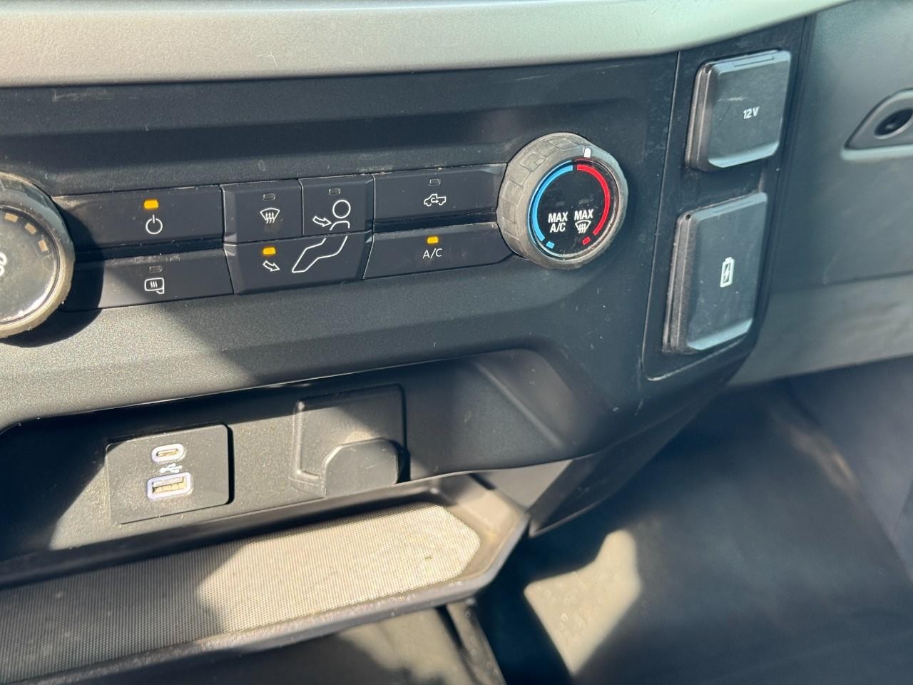 Ford F-150 Vehicle Full-screen Gallery Image 22