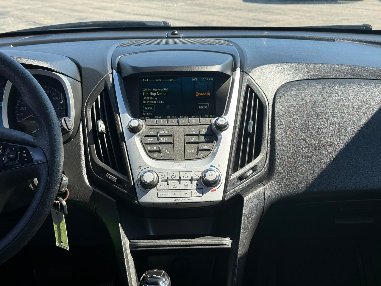 Chevrolet Equinox Vehicle Full-screen Gallery Image 13