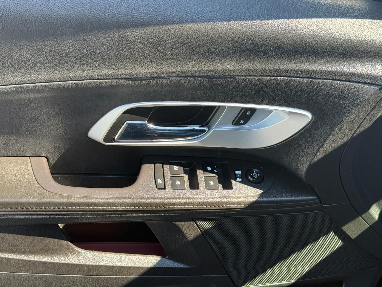 Chevrolet Equinox Vehicle Full-screen Gallery Image 16