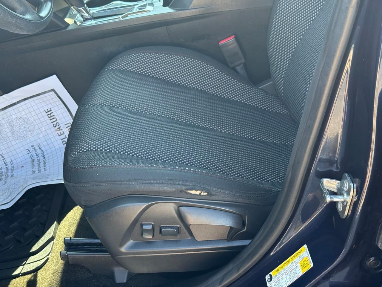 Chevrolet Equinox Vehicle Full-screen Gallery Image 17