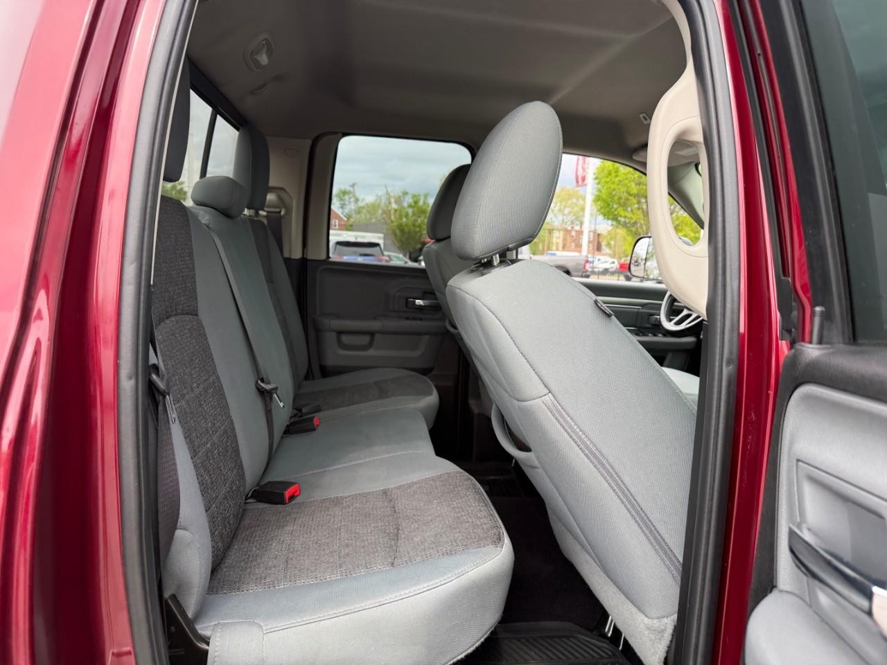 Ram 1500 Classic Vehicle Full-screen Gallery Image 10