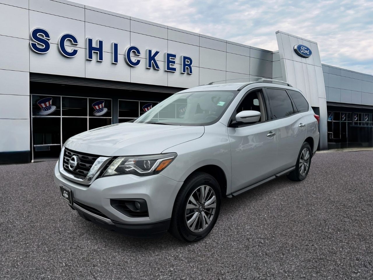Nissan Pathfinder Vehicle Full-screen Gallery Image 03