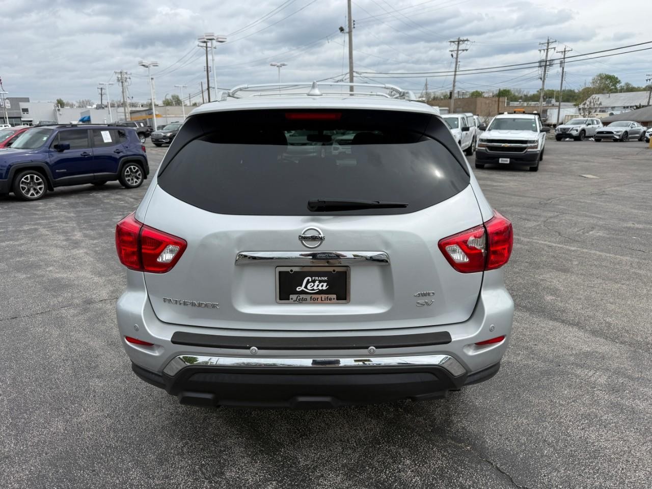 Nissan Pathfinder Vehicle Full-screen Gallery Image 08